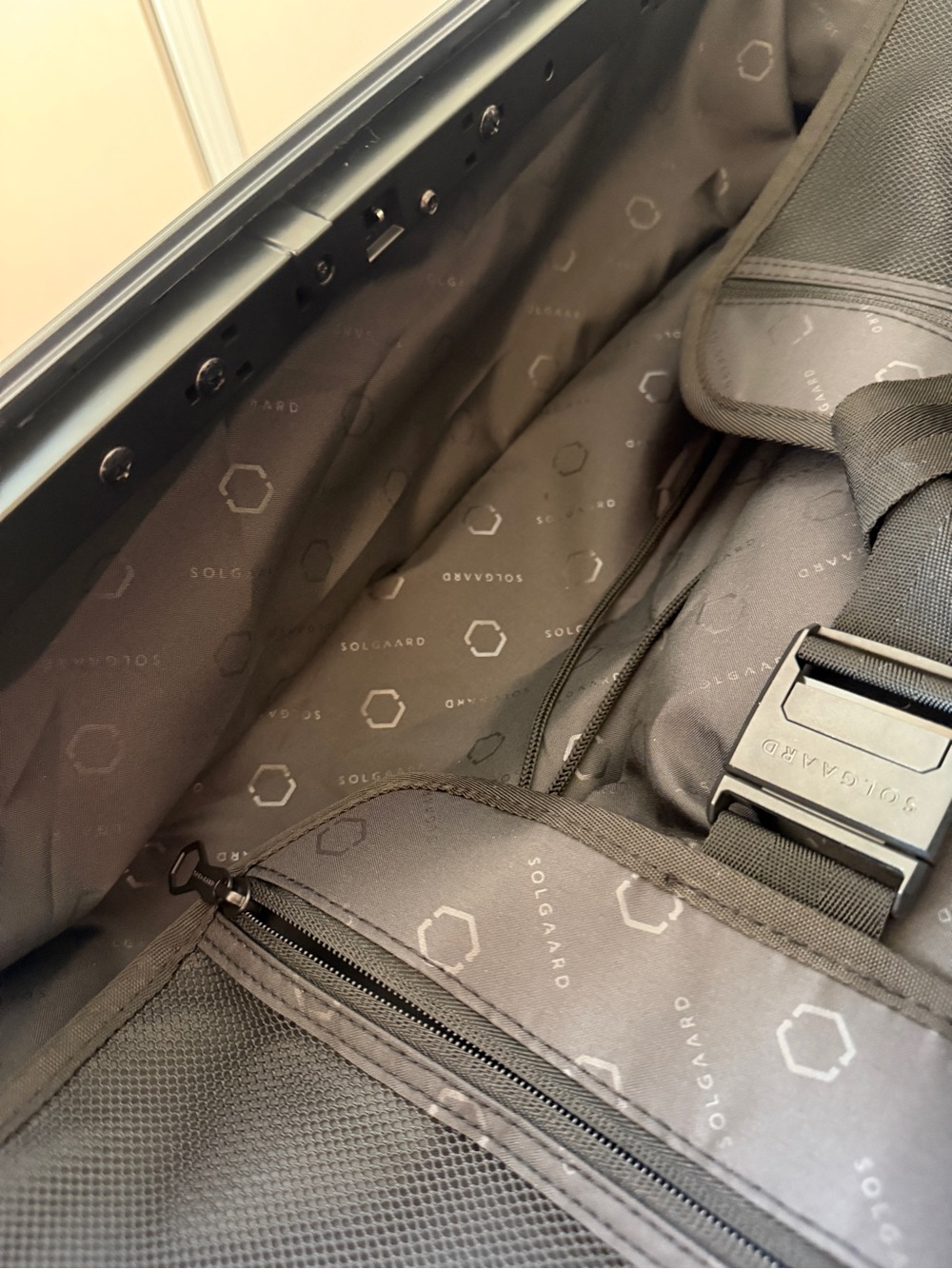 Solgaard Luggage 25” Check In Closet New - Picture 13 of 15